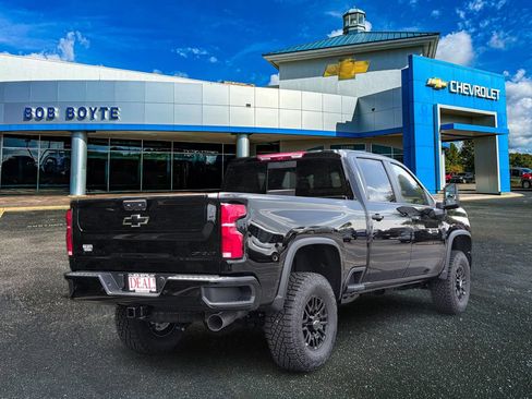 New 2026 Chevrolet Silverado 2500 ZR2 w/ LPO, Dark Essentials Package AWD/4WD image 7