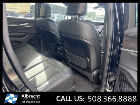 New 2025 Jeep Grand Cherokee Limited image 13
