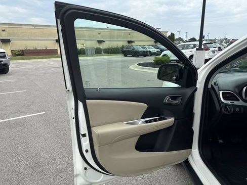 Used 2015 Dodge Journey SXT w/ Flexible Seating Group FWD image 9