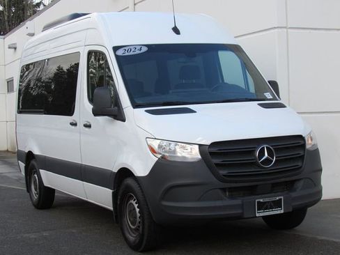 Used 2024 Mercedes-Benz Sprinter 2500 image 2