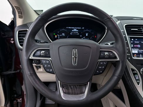 Used 2019 Lincoln Nautilus Reserve image 4