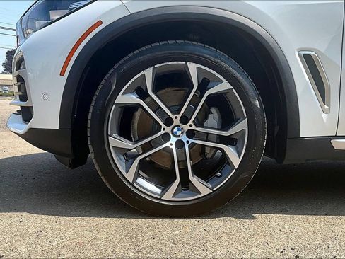 Used 2019 BMW X5 xDrive40i w/ Premium Package 2 AWD/4WD image 12