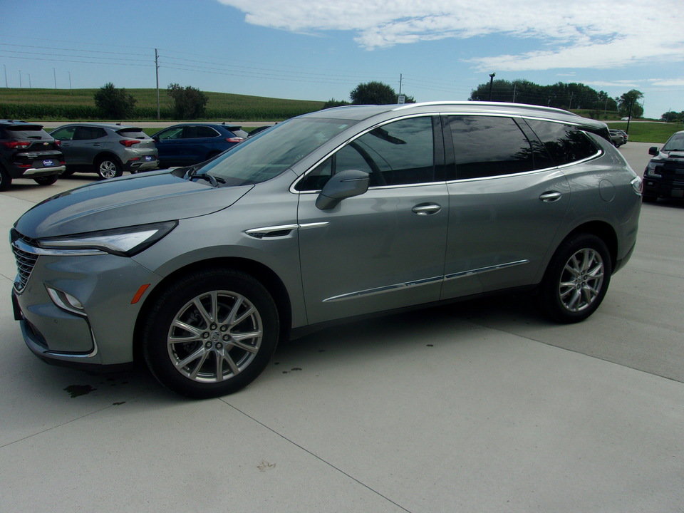 Used 2024 Buick Enclave Premium AWD/4WD image 7
