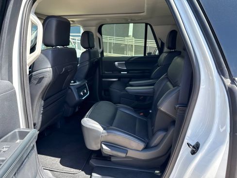 Used 2025 Ford Expedition Max Platinum AWD/4WD image 10