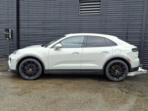 New 2026 Porsche Macan 4 Electric image 2