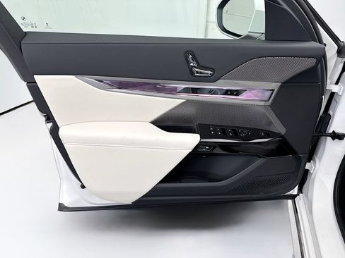 Used 2026 BMW i7 eDrive50 RWD image 23