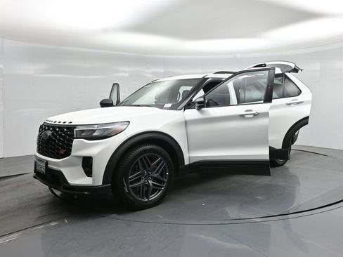 New 2026 Ford Explorer ST w/ Sun And Sound Package image 32