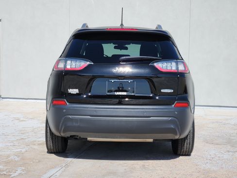 Used 2020 Jeep Cherokee Latitude Plus w/ Cold Weather Group FWD image 7