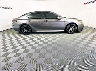 Used 2022 Toyota Camry SE video 2