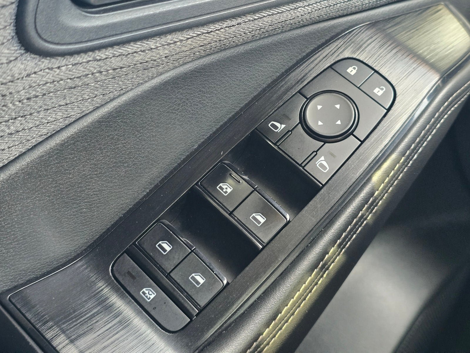 Used 2022 Nissan Rogue SV FWD image 22