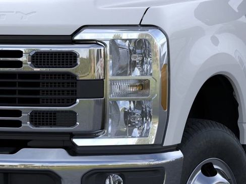 New 2026 Ford F350 XLT w/ FX4 Off-Road Package AWD/4WD image 18