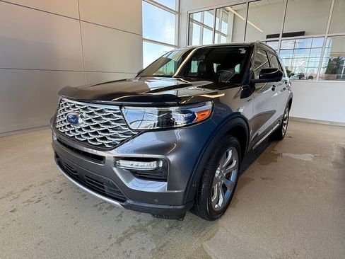 Used 2020 Ford Explorer Platinum w/ Premium Technology Package image 4
