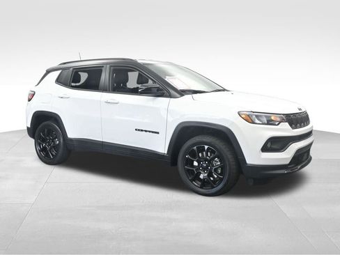 Used 2023 Jeep Compass Altitude image 8