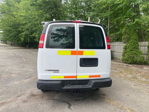 Used 2015 Chevrolet Express 2500 RWD image 4
