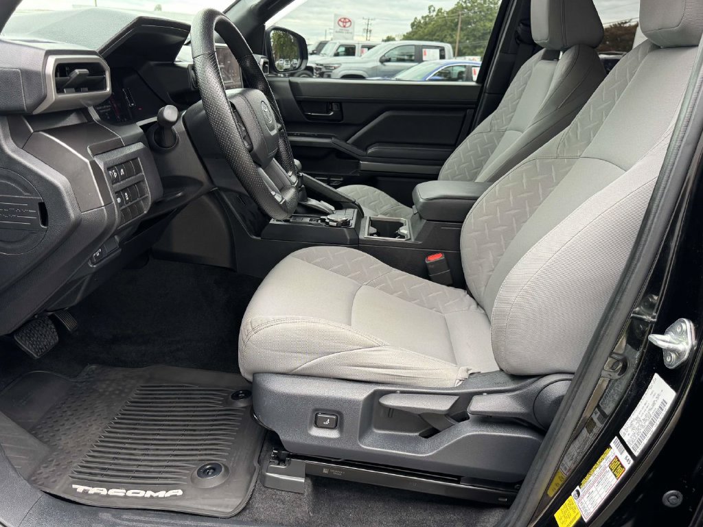 Used 2025 Toyota Tacoma SR5 AWD/4WD image 21