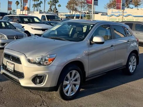 Used 2013 Mitsubishi Outlander Sport SE FWD image 2