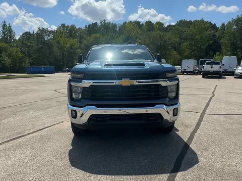 Used 2025 Chevrolet Silverado 2500 LT w/ All Star Edition AWD/4WD image 3