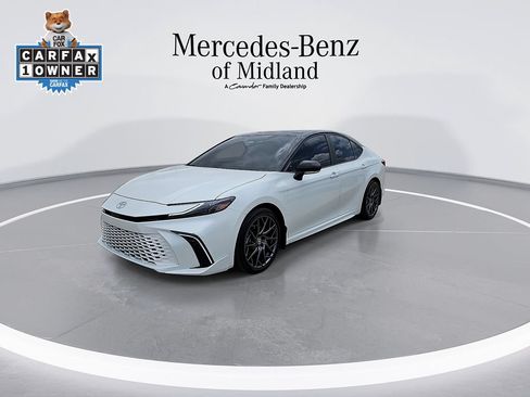 Used 2025 Toyota Camry XSE FWD image 4