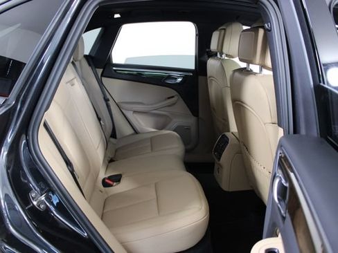 Certified 2024 Porsche Macan AWD/4WD image 24
