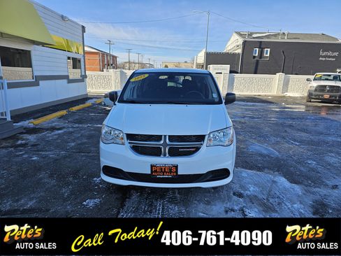 Used 2018 Dodge Grand Caravan SE w/ UConnect Hands-Free Group image 7