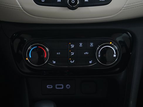 Used 2023 Buick Encore GX Preferred w/ Cold Weather Comfort Package FWD image 18