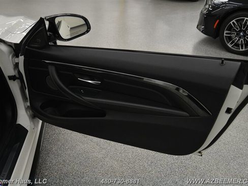 Used 2018 BMW M4 Convertible image 33