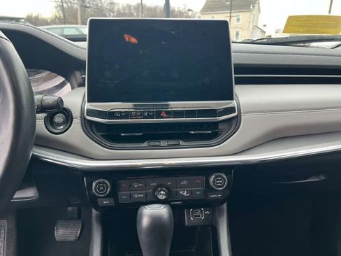 Used 2022 Jeep Compass Limited image 17