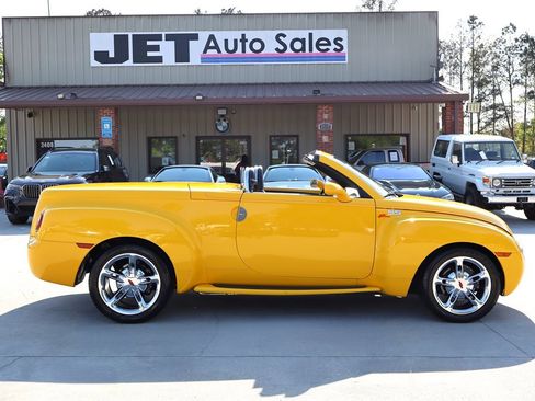 Used 2003 Chevrolet SSR w/ Preferred Equipment Group image 15