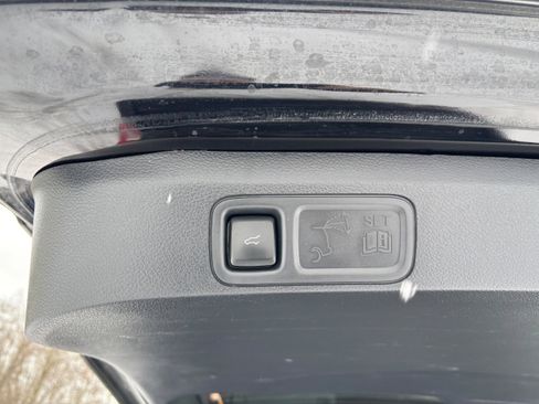 Used 2023 Ford Expedition XLT image 7