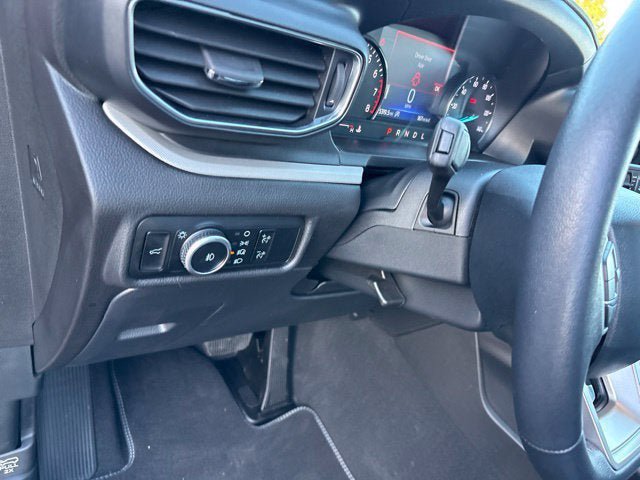 Used 2024 Ford Explorer XLT w/ Equipment Group 202A AWD/4WD image 24