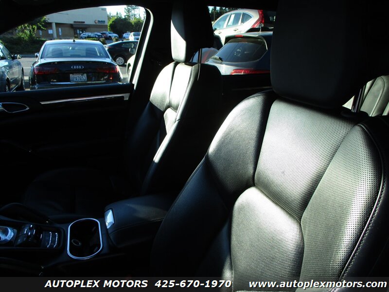 Used 2011 Porsche Cayenne Turbo AWD/4WD image 26