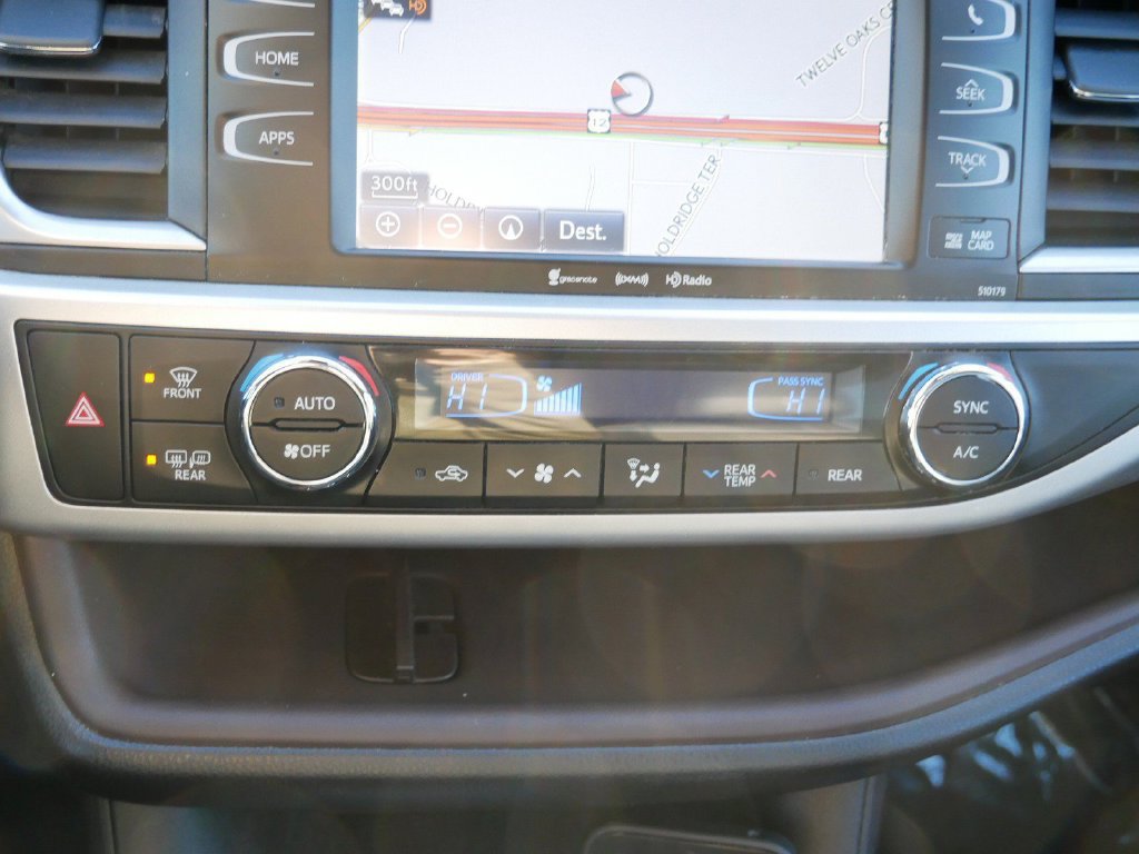 Used 2017 Toyota Highlander XLE AWD/4WD image 22