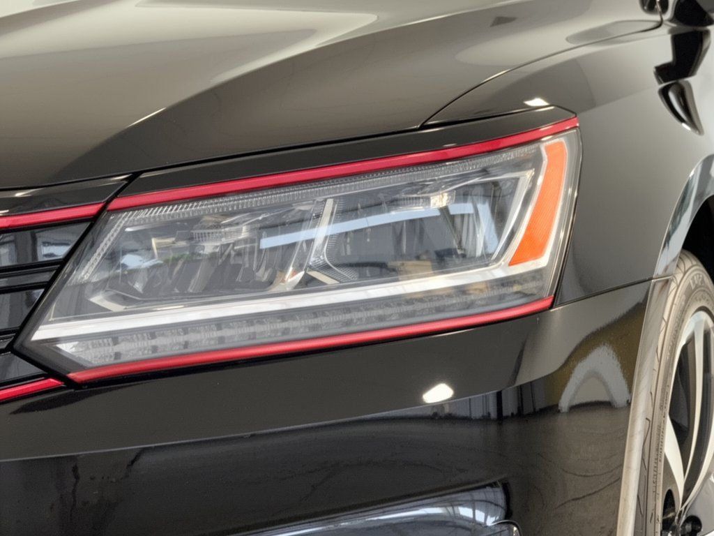 Used 2018 Volkswagen Passat 3.6 FWD image 12