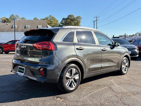 Used 2022 Kia Niro EX image 3