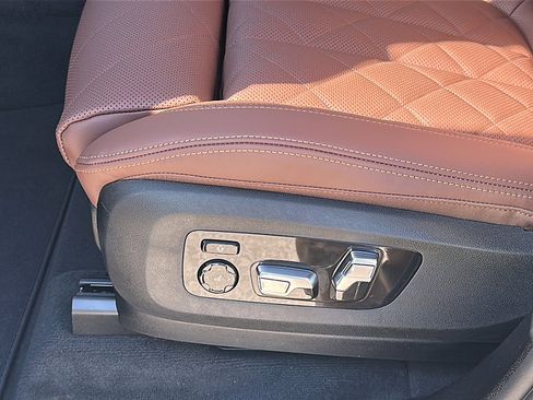 New 2026 BMW X5 xDrive40i w/ Climate Comfort Package image 12