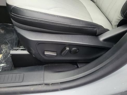 New 2025 Ford Escape SE w/ PHEV Premium Package FWD image 19