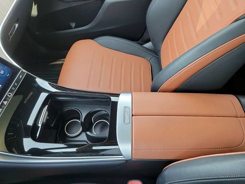 Used 2025 Mercedes-Benz GLC 300 4MATIC image 22