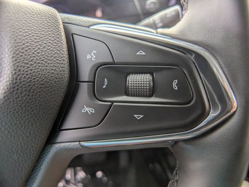 Used 2025 Chevrolet Trax LT w/ LT Convenience Package FWD image 24