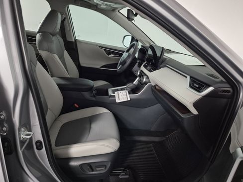 New 2025 Toyota RAV4 Limited image 34