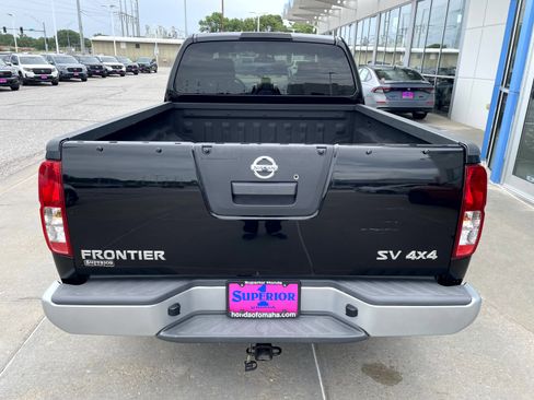 Used 2016 Nissan Frontier SV AWD/4WD image 3