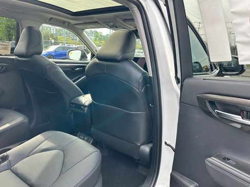 New 2026 Toyota Highlander Platinum AWD/4WD image 14