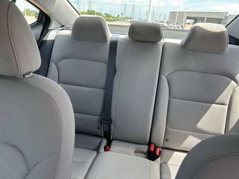 Used 2018 Hyundai Elantra SEL FWD image 9