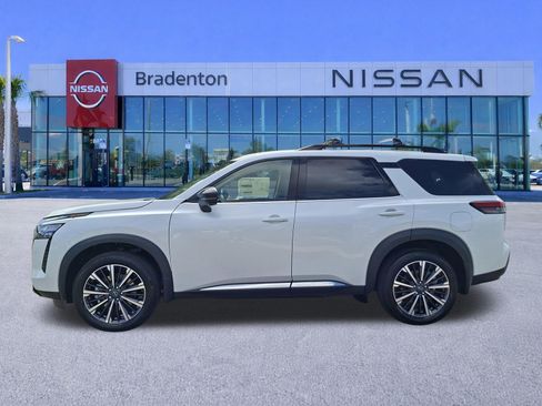 New 2026 Nissan Pathfinder Platinum FWD image 3