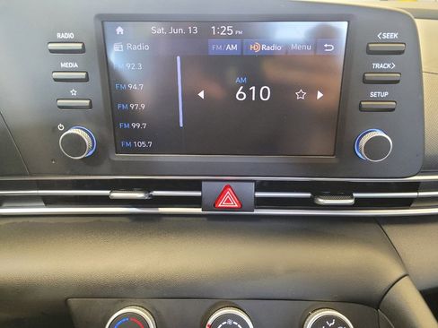 Used 2024 Hyundai Elantra SE FWD image 25