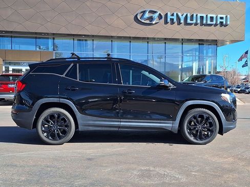 Used 2019 GMC Terrain SLT w/ Preferred Package image 2