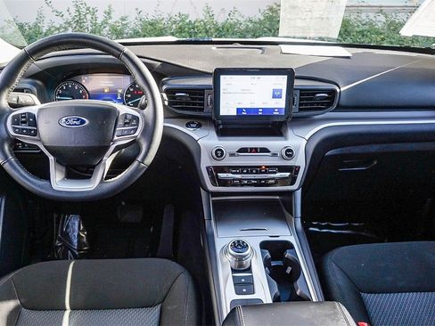 Used 2023 Ford Explorer XLT image 12