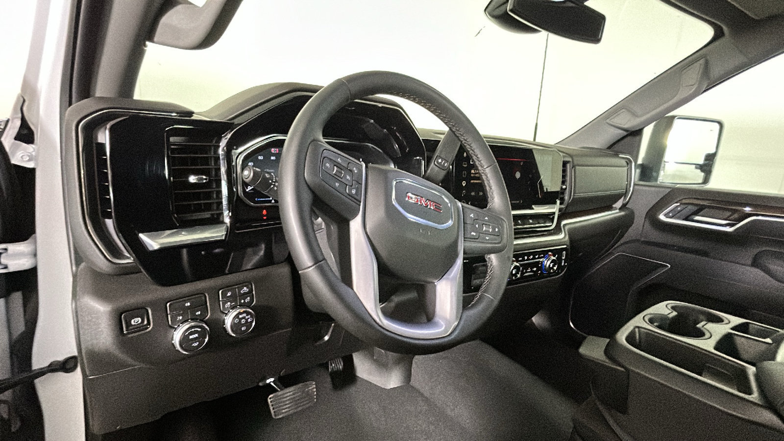 New 2026 GMC Sierra 2500 SLE w/ SLE Value Package; AWD/4WD image 15