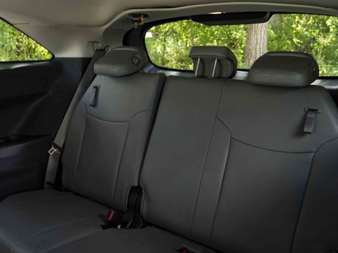 Used 2025 Toyota Sienna XLE FWD image 14