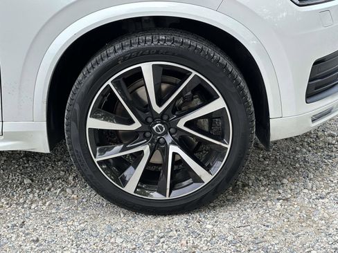 Certified 2022 Volvo XC90 T6 Momentum w/ Climate Package image 11