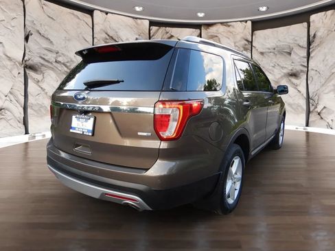 Used 2016 Ford Explorer XLT w/ Equipment Group 202A AWD/4WD image 5